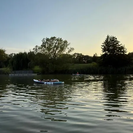 招待所 Za Jeziorem